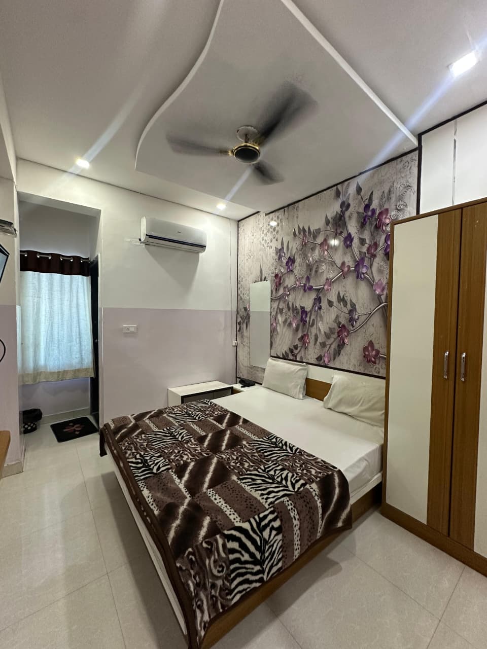 Kajal Hotel - Tap to explore photos