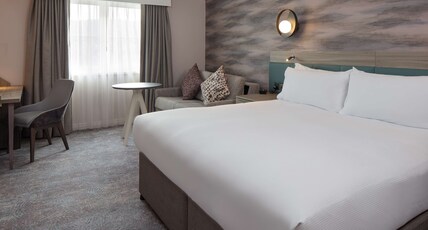 Doubletree by Hilton Bath Room Type - KING SUPERIOR RM W SOFABED