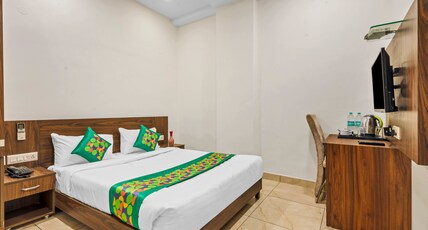 Treebo Elegant Palace Room Type - Standard Room