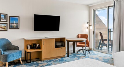 Hampton Inn St Ignace Lakefront Mackinac Room Type - 2QN MOB HEAR ACC TUB BLCNY