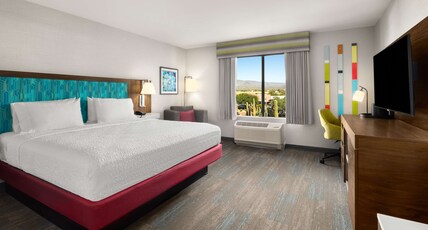 Hampton Inn by Hilton Carefree Room Type - KING FRIDGE MCRWV VIEW