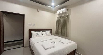 Silver Mist Residency Room Type - Deluxe Room with Air Conditioning