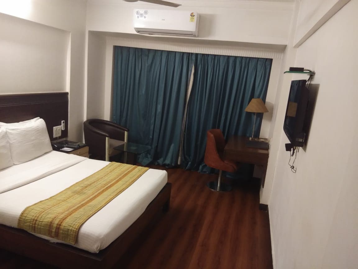 Yogi Metropolitan - Tap to explore photos