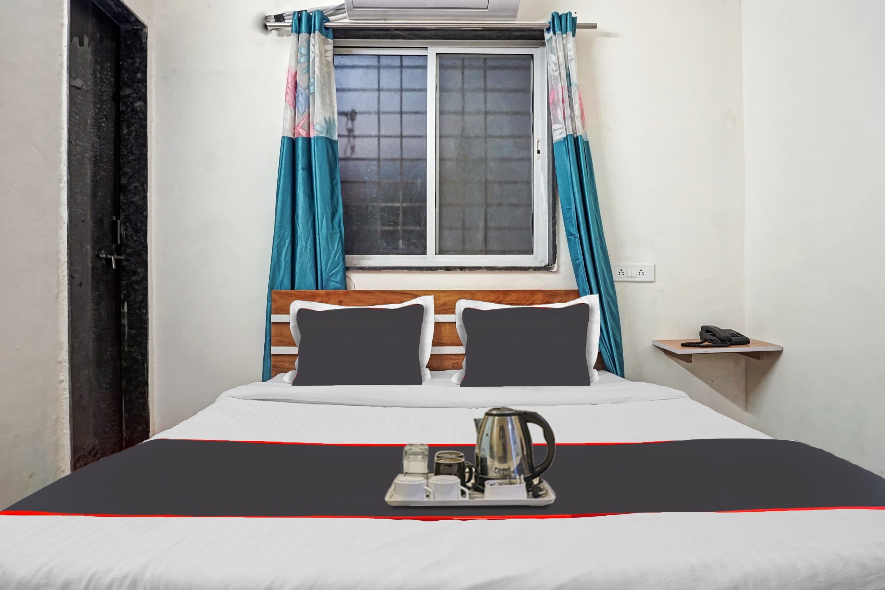 SPOT ON Hotel Deluxe - Tap to explore photos