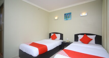 Hotel O London Room Type - Standard Twin