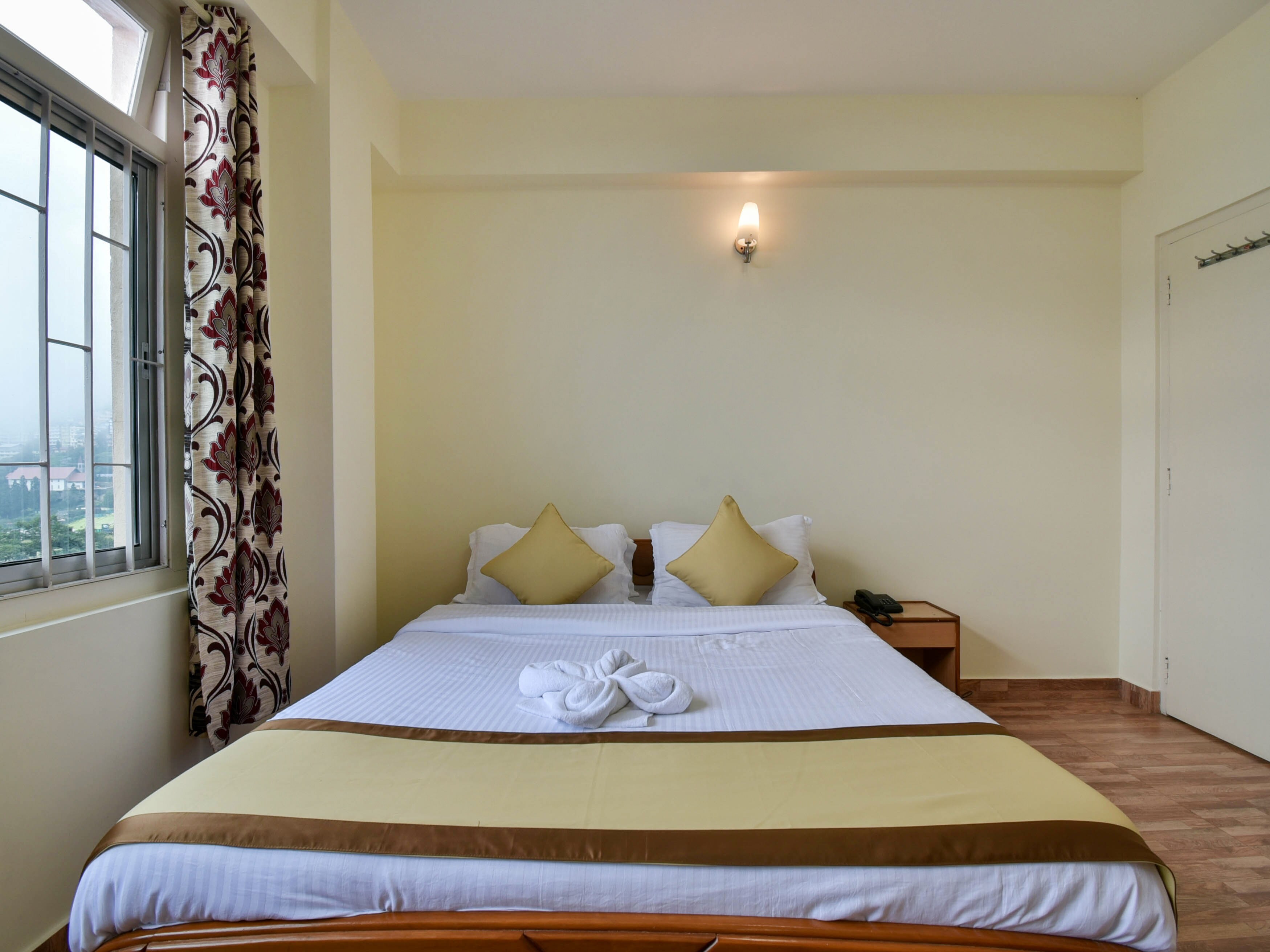 Hotel Renam - Tap to explore photos