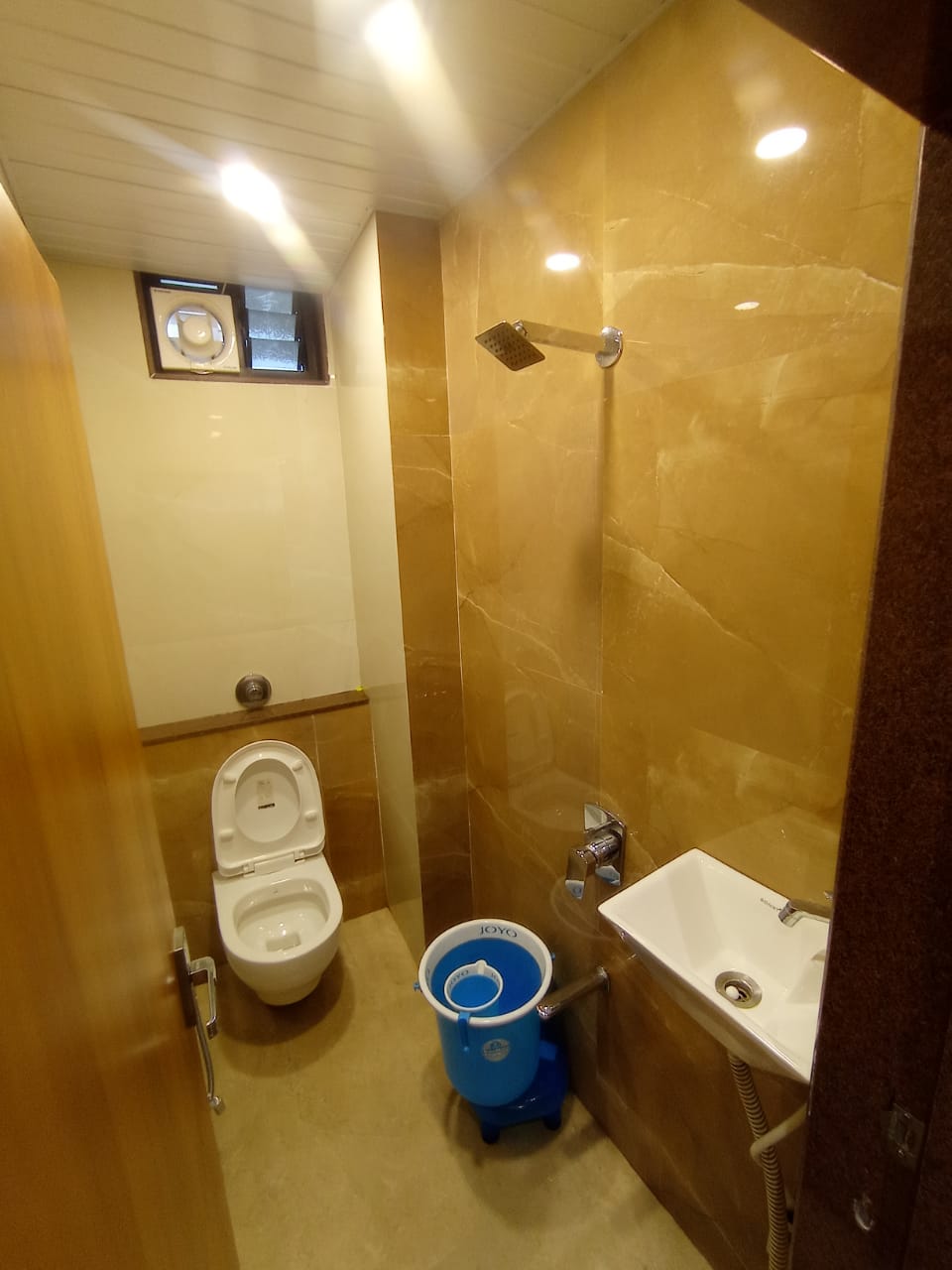 DM villa - Tap to explore photos