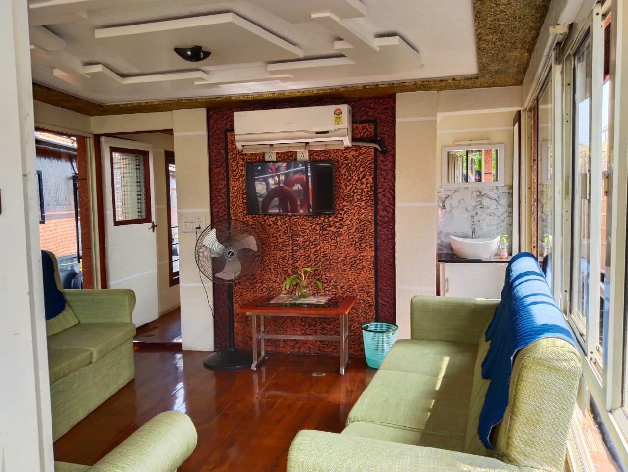 Parvanenthu Houseboat - Tap to explore photos