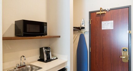 Holiday Inn Express & Suites DAVIS - UNIVERSITY AREA Room Type - 2 Queen Beds Suite