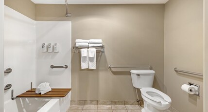 Best Western Plus Vintage Valley Inn Room Type - Accessible - 1 King, Mobility Accessible, Bathtub, Microwave And Refrigerator, Non-Smoking, Full Bre Best Western Plus Vintage Valley Inn Room Type - Accessible - 1 King, Mobility Accessible, Bathtub, Microwave And Refrigerator, Non-Smoking, Full Bre