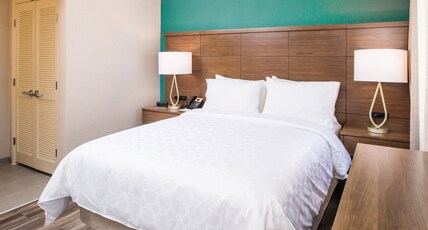 Staybridge Suites Pecos Room Type - 1 Queen Bed Studio Suite Comm Access