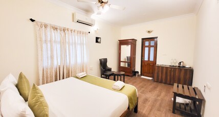 Stone Wood Riverfront Resort Room Type - Room In Villa