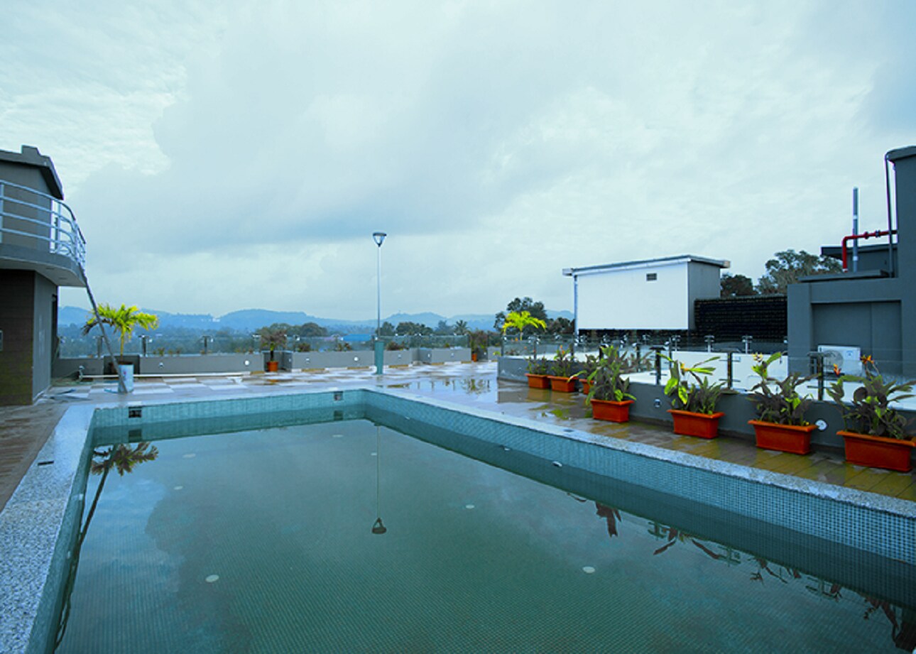 Central Plaza - Tap to explore photos