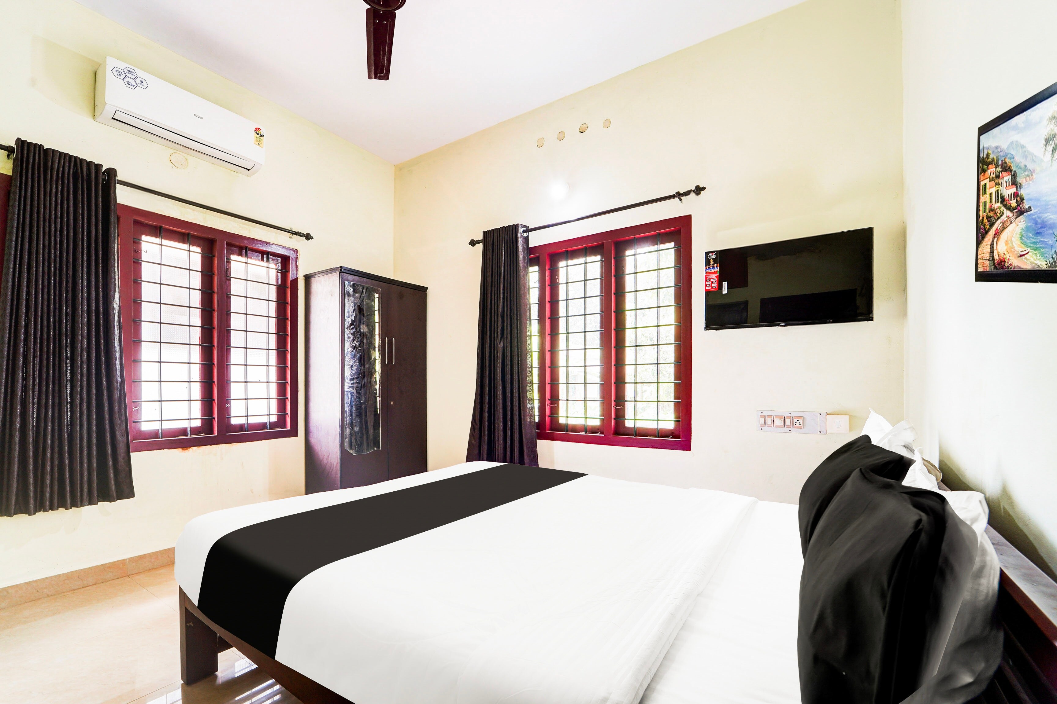 Hotel O Nettoor Near Lakeshore Hospital - Tap to explore photos