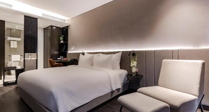 Stella Maris Beach Da Nang Room Type - Deluxe Double Room with Partial Sea View Stella Maris Beach Da Nang Room Type - Deluxe Double Room with Partial Sea View