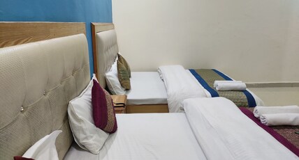 Bhagsu Sarovar Guest House Room Type - Family Four Bed Room