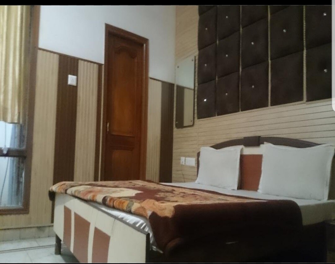 M.A Lodge - Tap to explore photos