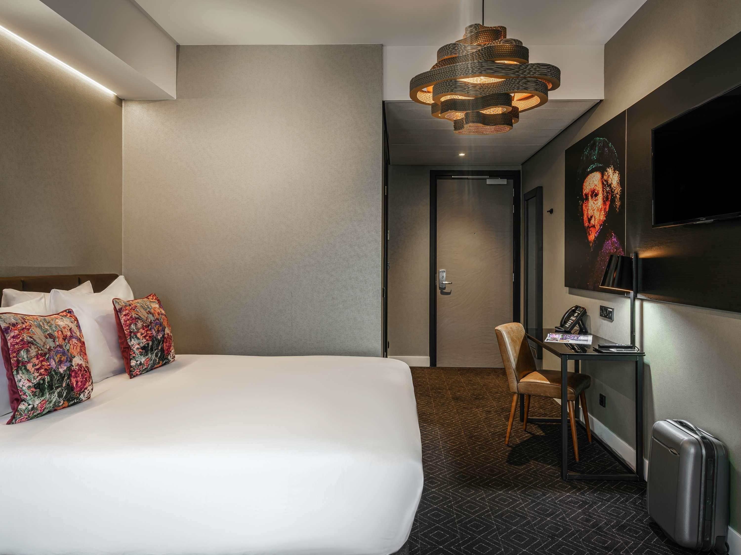 Mercure Hotel Amsterdam Sloterdijk Station - Tap to explore photos