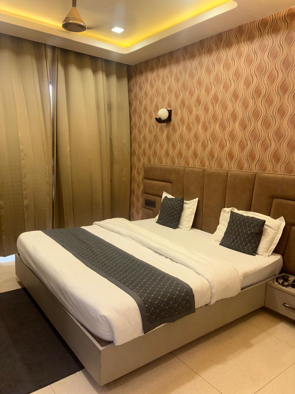 Oly Hotel Rajshree - Tap to explore photos