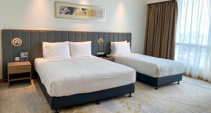 Holiday Inn MELAKA Room Type - 1 Queen and 1 Single Bed Standard City View Holiday Inn MELAKA Room Type - 1 Queen and 1 Single Bed Standard City View