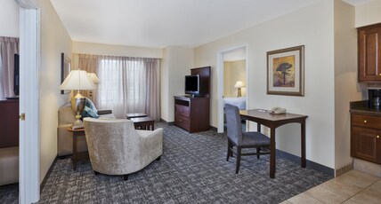 Staybridge Suites LANSING-OKEMOS, an IHG hotel Room Type - 1 King 1 Bedroom Suite