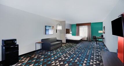 Holiday Inn Express & Suites Perryton Room Type - 1 King Bed Suite