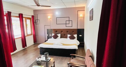 Kausani Regency Room Type - Deluxe Room