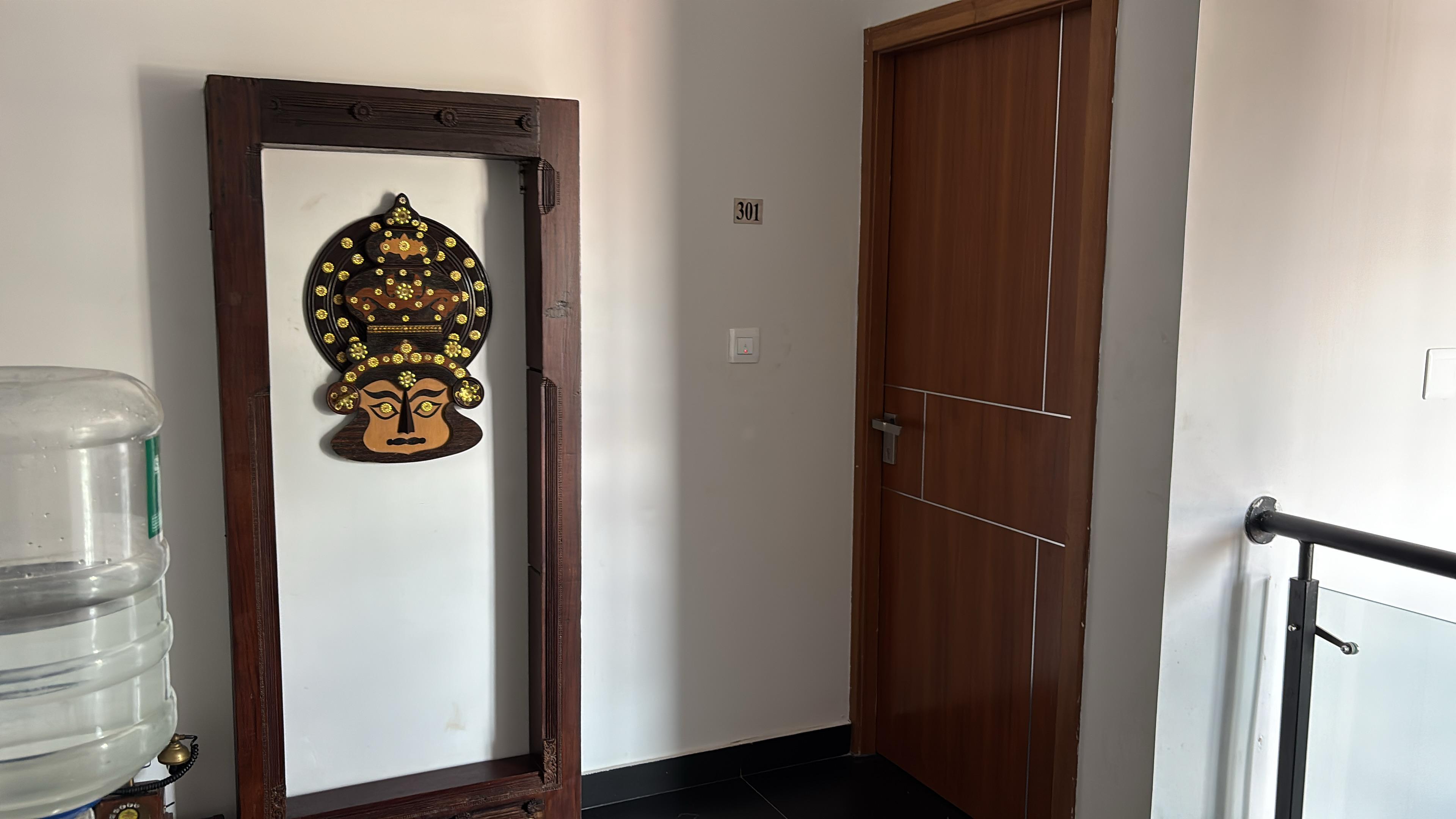 MAYA KOCHI Budget Stays - Tap to explore photos