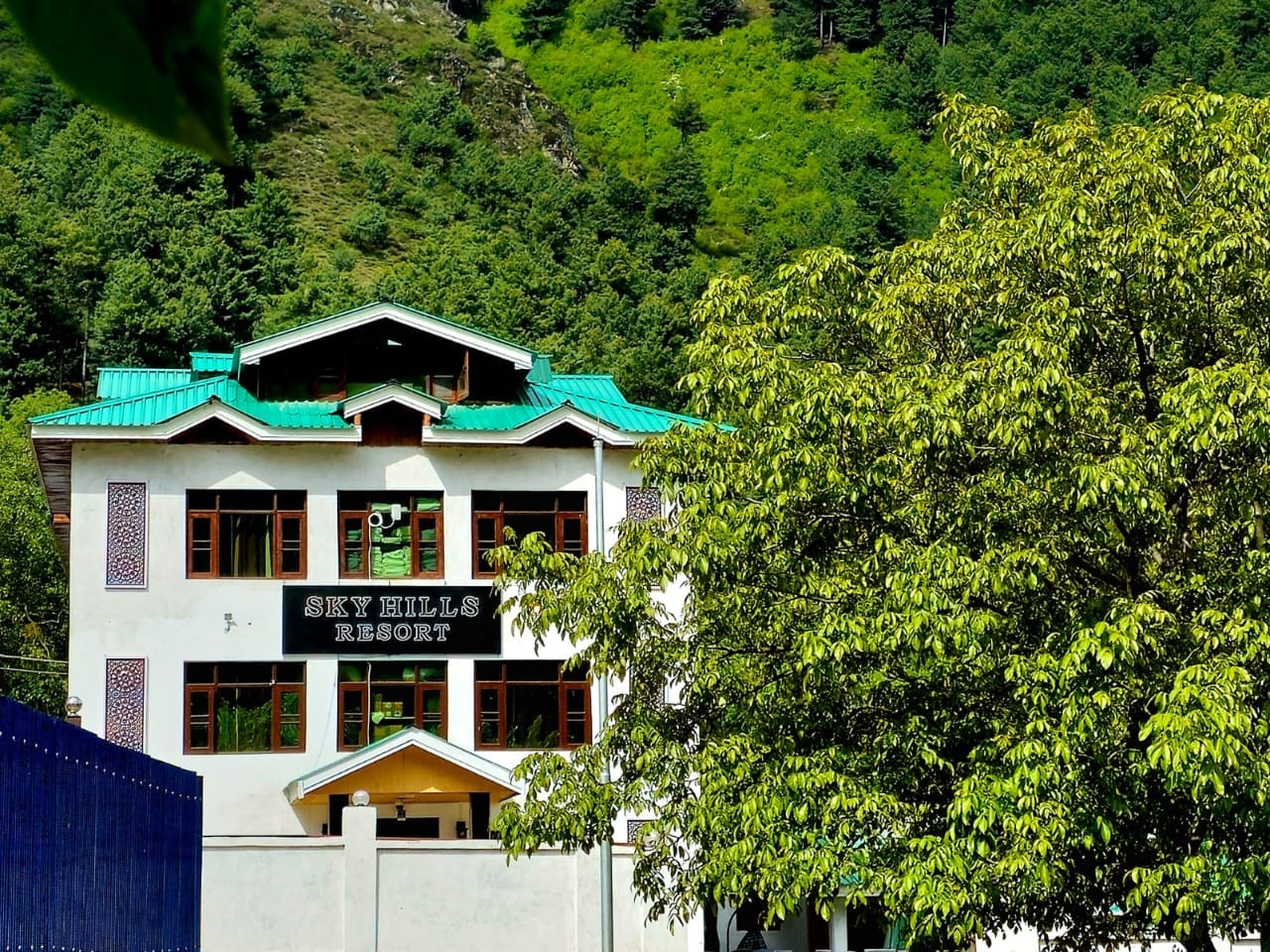 Sky Hills Resort Pahalgam - Tap to explore photos