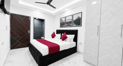 Mauryan Signature Hotel NHPC Metro Room Type - DELUXE ROOM WITH AC