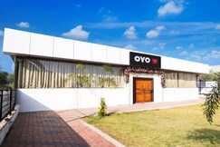 Rooms of Hotel O Godavari Lawn