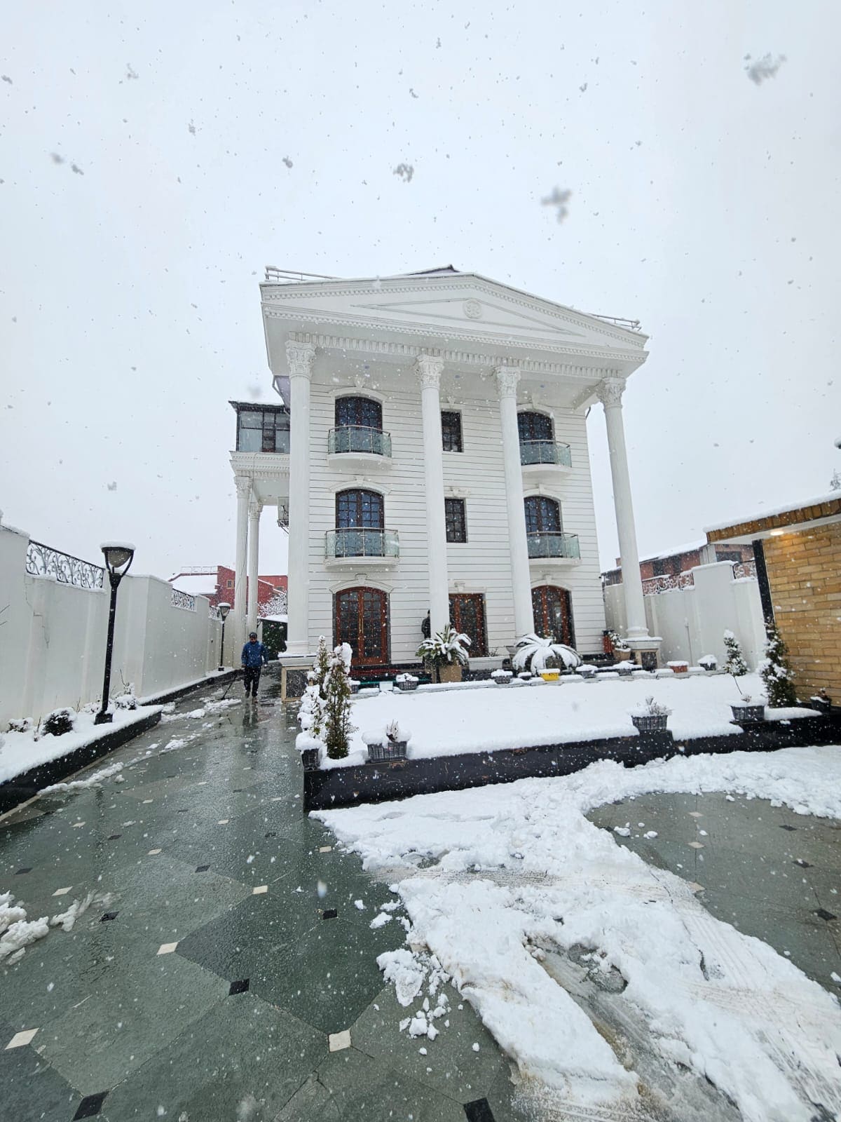 HOTEL ORIENTAL MANSION - Tap to explore photos
