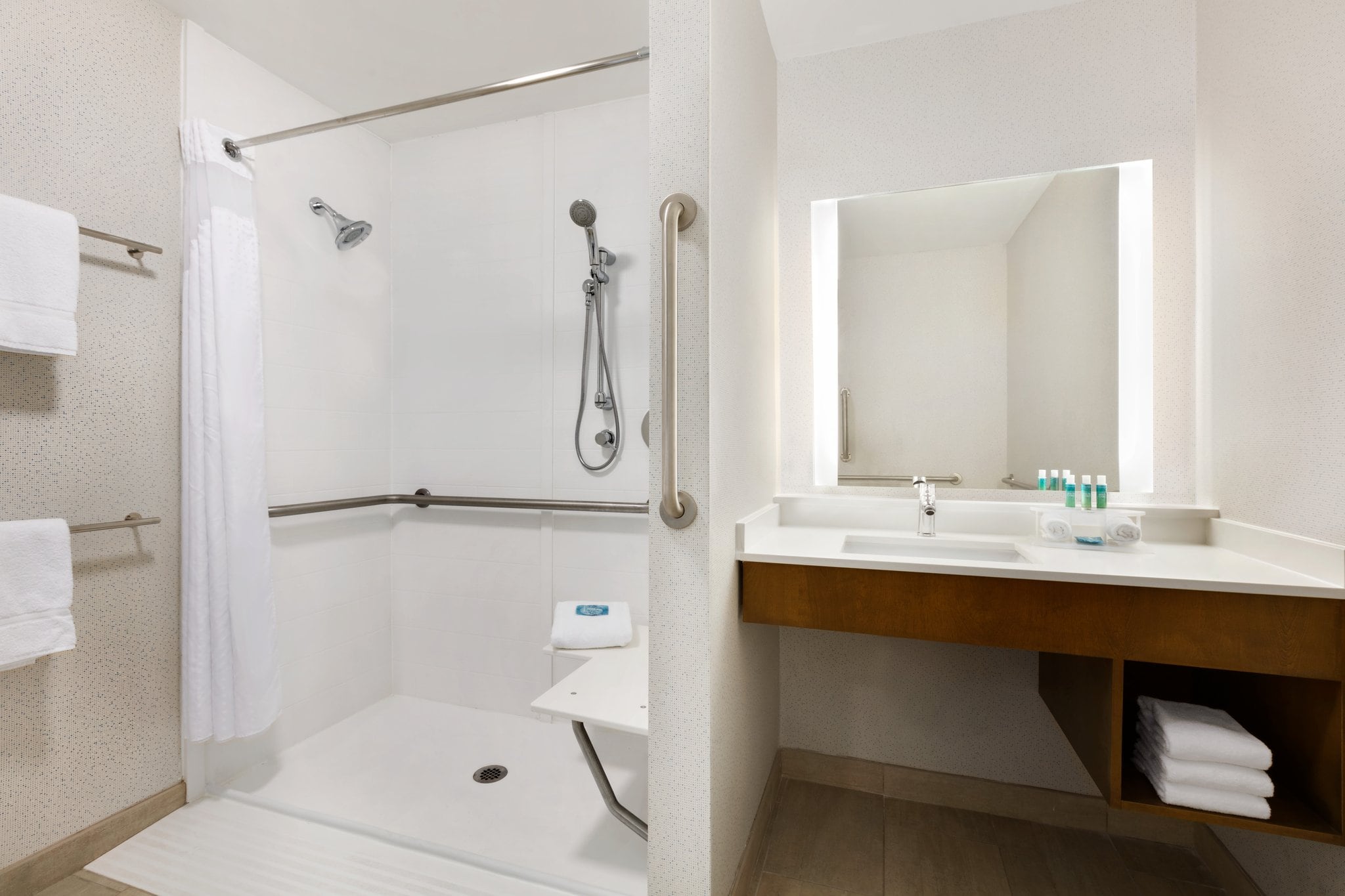 Holiday Inn Express & Suites SALISBURY - Tap to explore photos