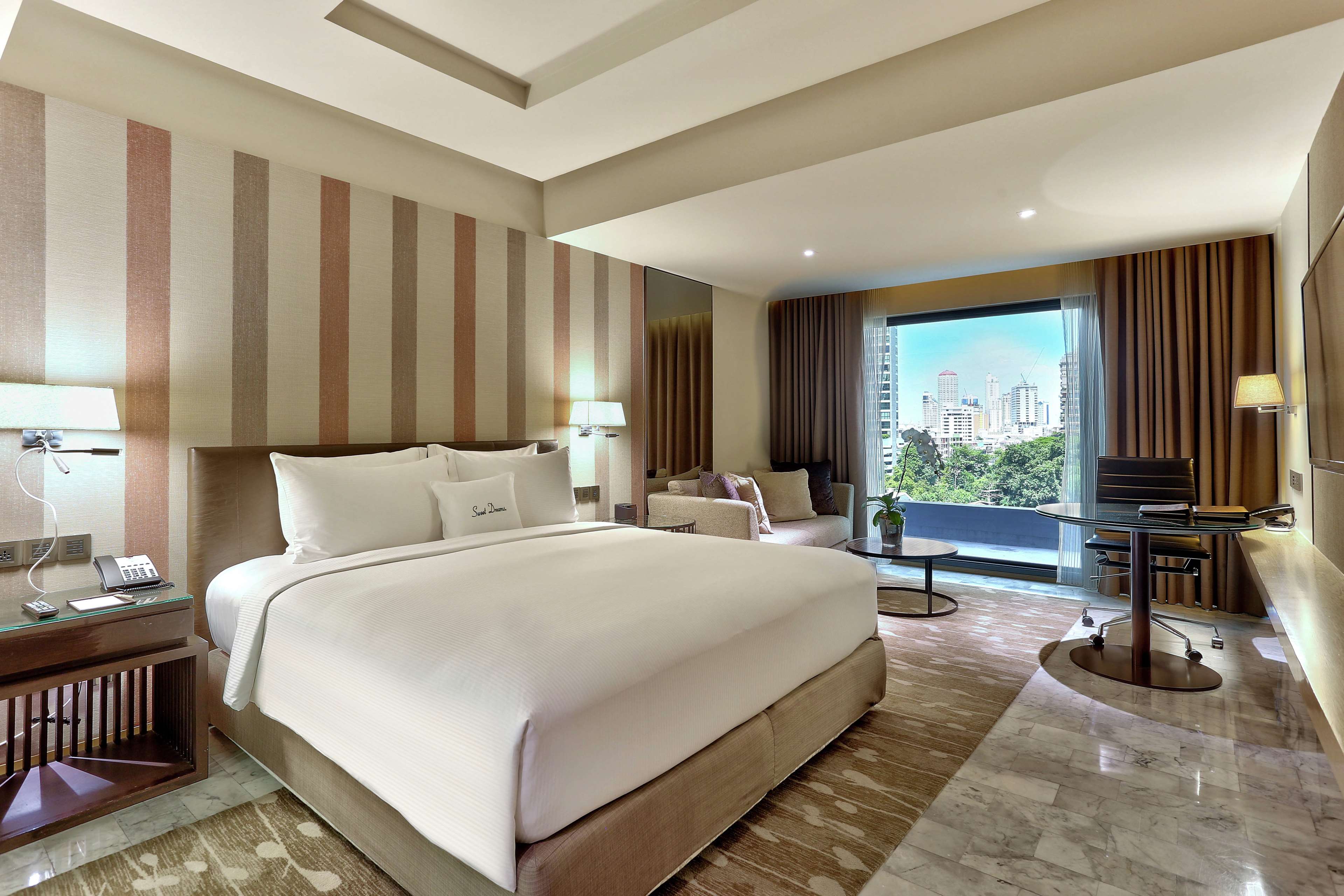 DoubleTree by Hilton Sukhumvit Bangkok - Tap to explore photos