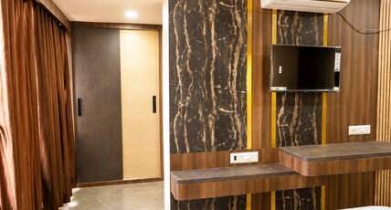 THE PARIVAR STAY Room Type - Deluxe Room Non AC THE PARIVAR STAY Room Type - Deluxe Room Non AC