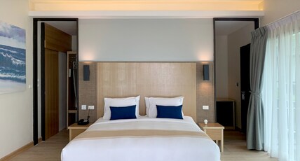 Phi Phi Holiday Resort Room Type - Beachfront Honeymoon Premier(MMT)