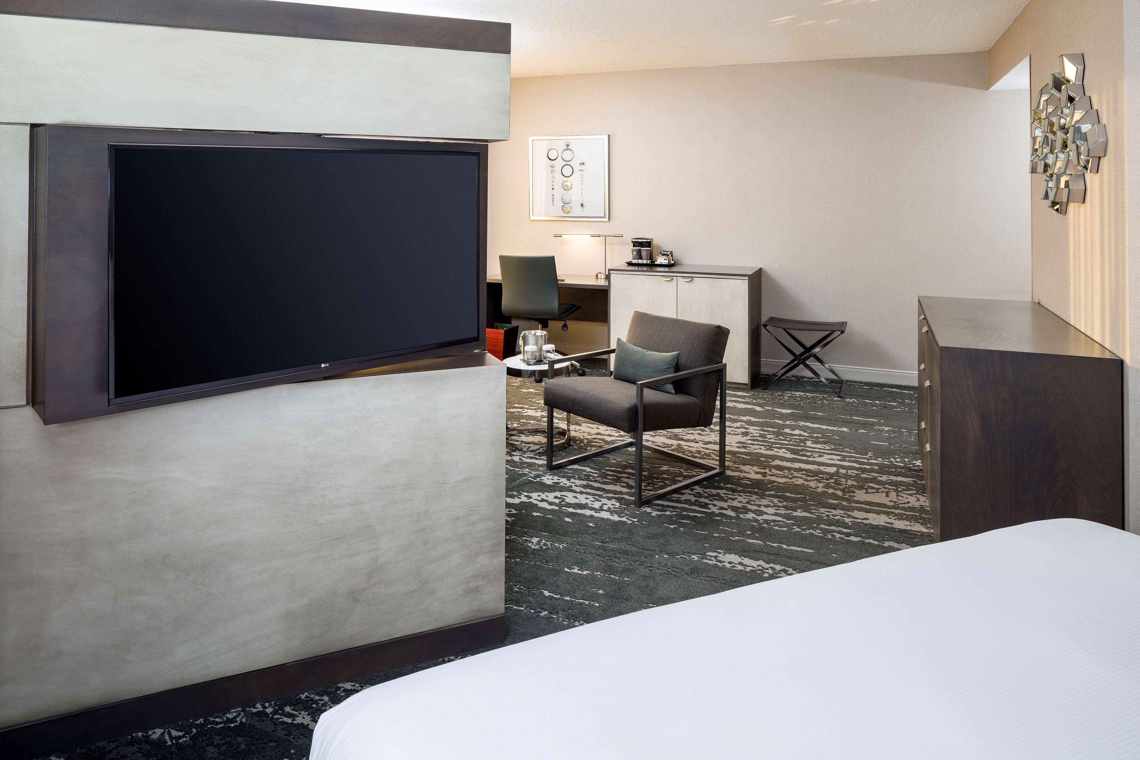 DoubleTree by Hilton Boston Logan Airport Chelsea - Tap to explore photos