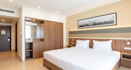 DoubleTree by Hilton Malta Room Type - KING SUPERIOR RM-SEA VIEW