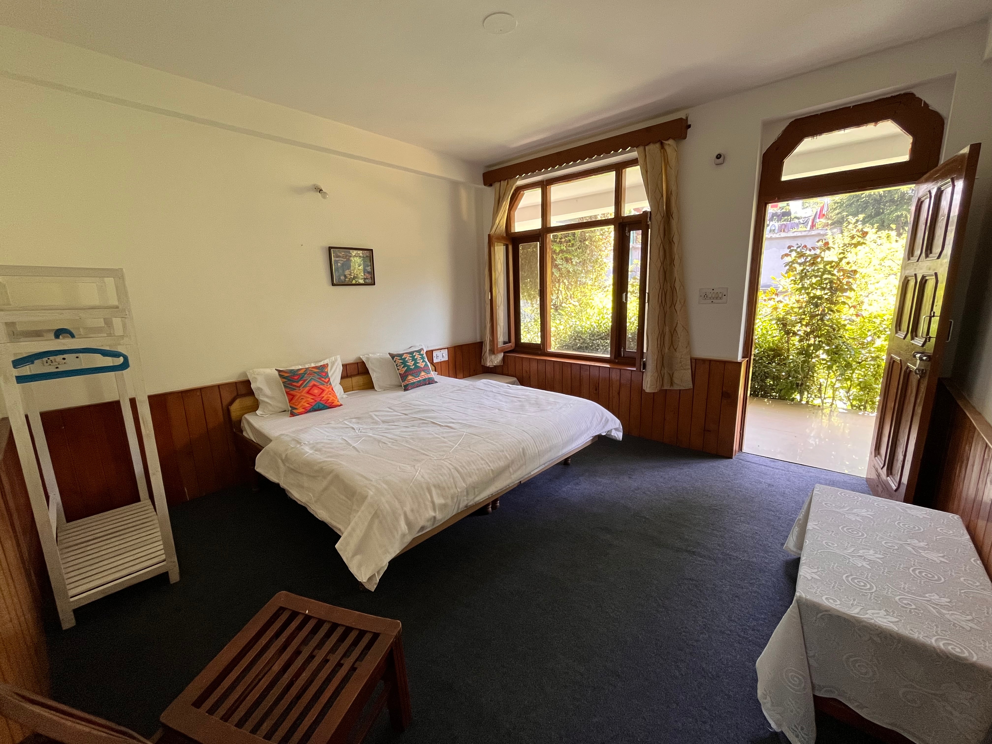 Eagle Guesthouse | Rooms & Caretaker - Tap to explore photos