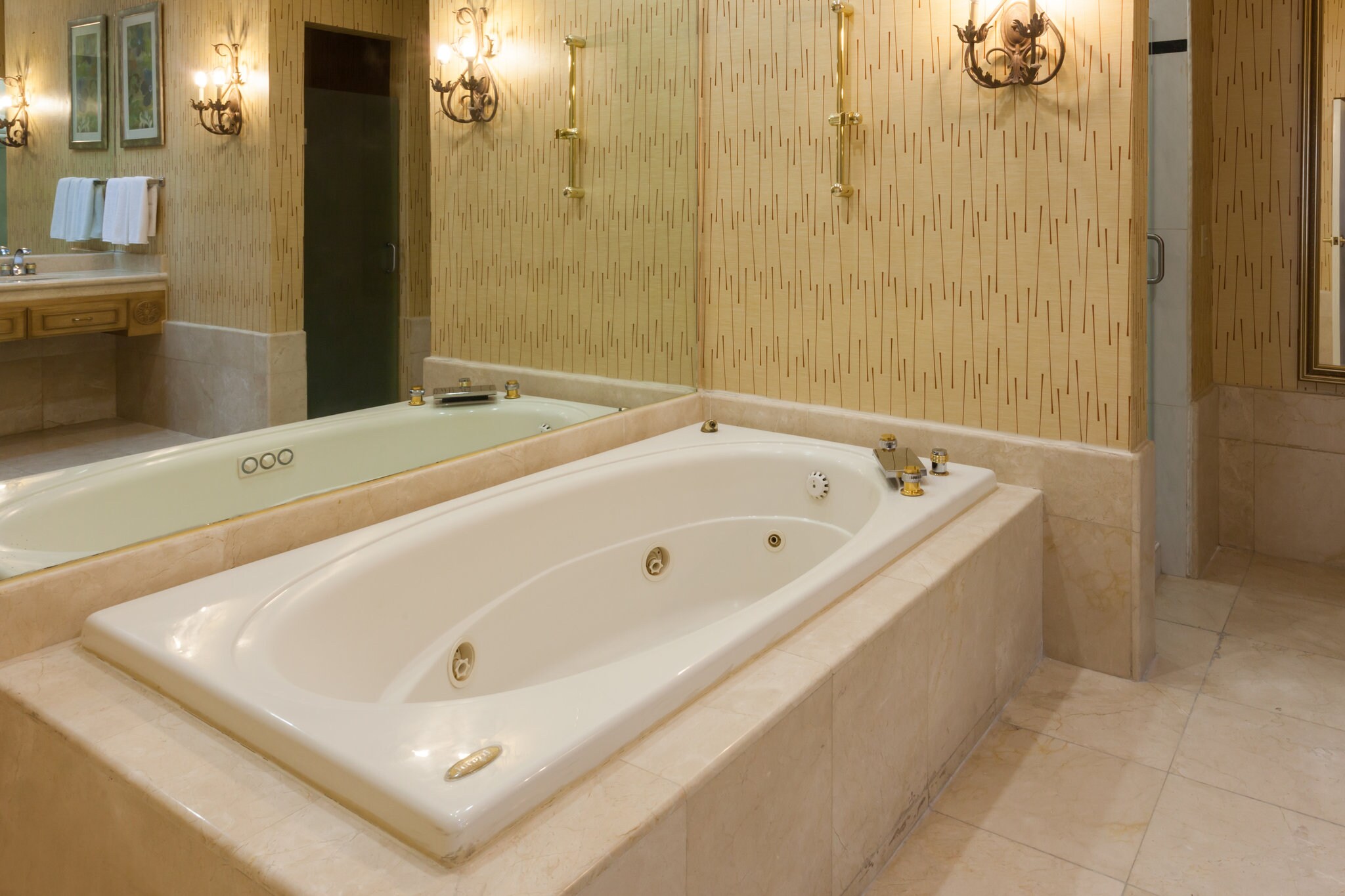 Holiday Inn MATAMOROS - Tap to explore photos