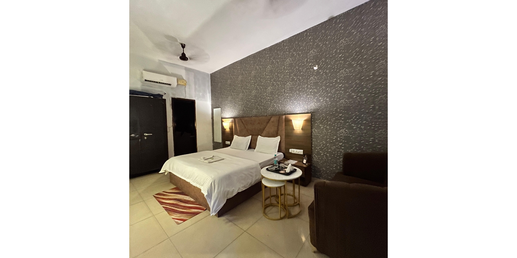 COZY INN ROOMS-FEROZPUR ROAD - Tap to explore photos
