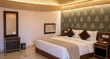 Royal Exotic luxury desert camp Room Type - Deluxe Tent Royal Exotic luxury desert camp Room Type - Deluxe Tent