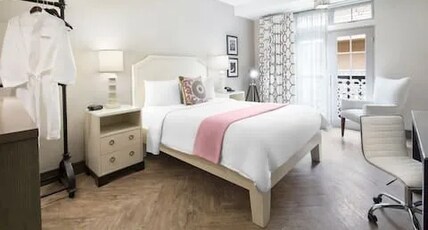 Hollywood Hotel Los Angeles Room Type - Luminary Double Queen ADA with Hot Spa Tub