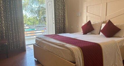 Bhaj Govindam Room Type - AC triple bed