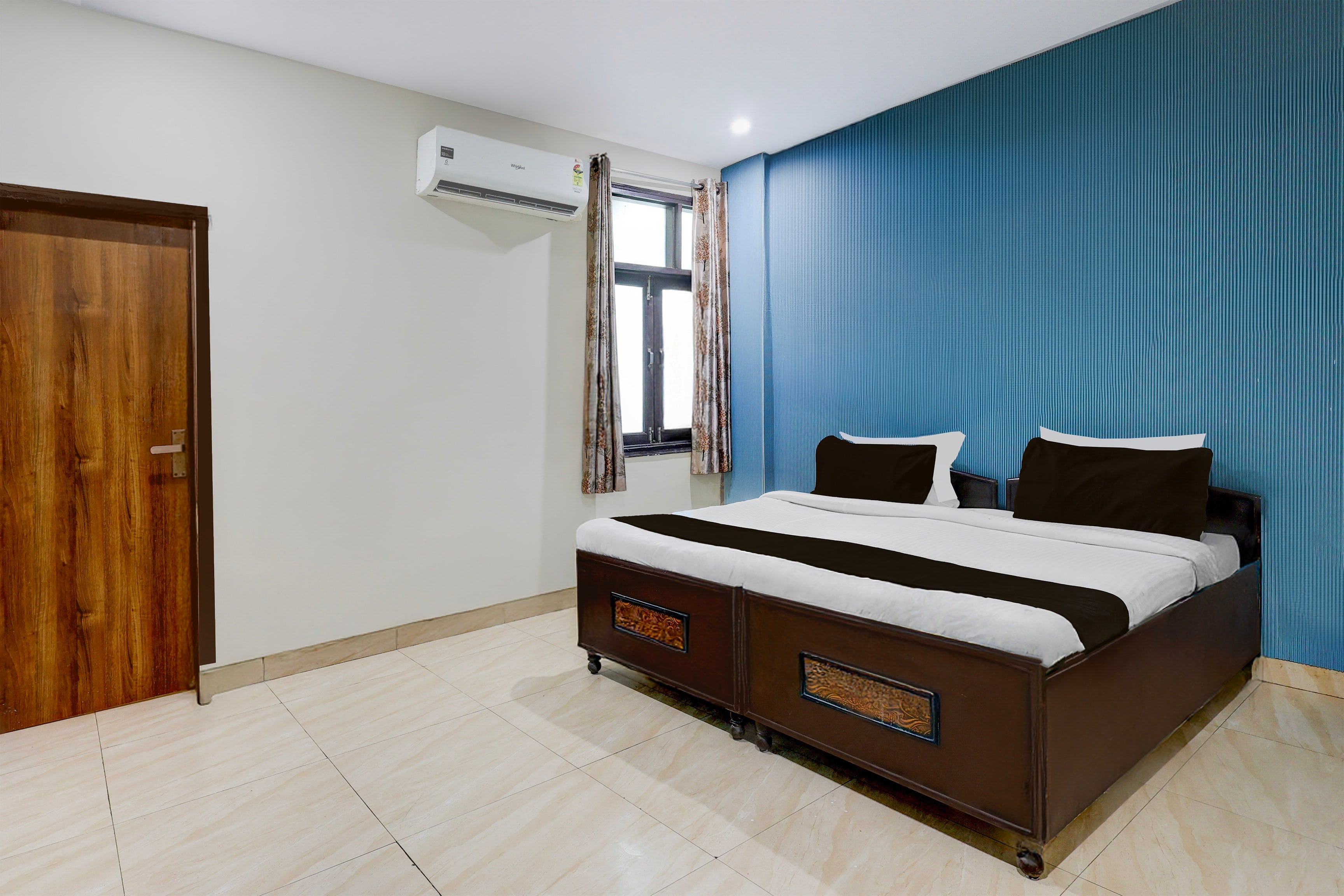 Hotel O Faridabad Central Railway Junction Formerly Diamond - Tap to explore photos