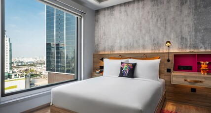 Moxy Bangkok Ratchaprasong Room Type - MOXY QUEEN
