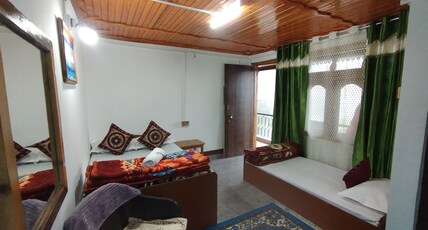 GIRI PINE HOMESTAY. Room Type - SUNSET HAVEN
