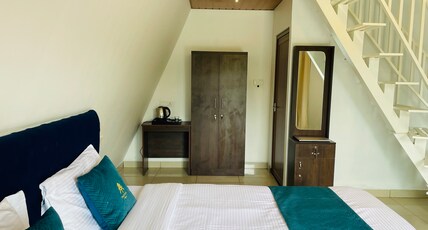 Thottom Stays Vagamon -Luxury A-Frame Glamps Room Type -  Premium A frame cottage with balcony(I)