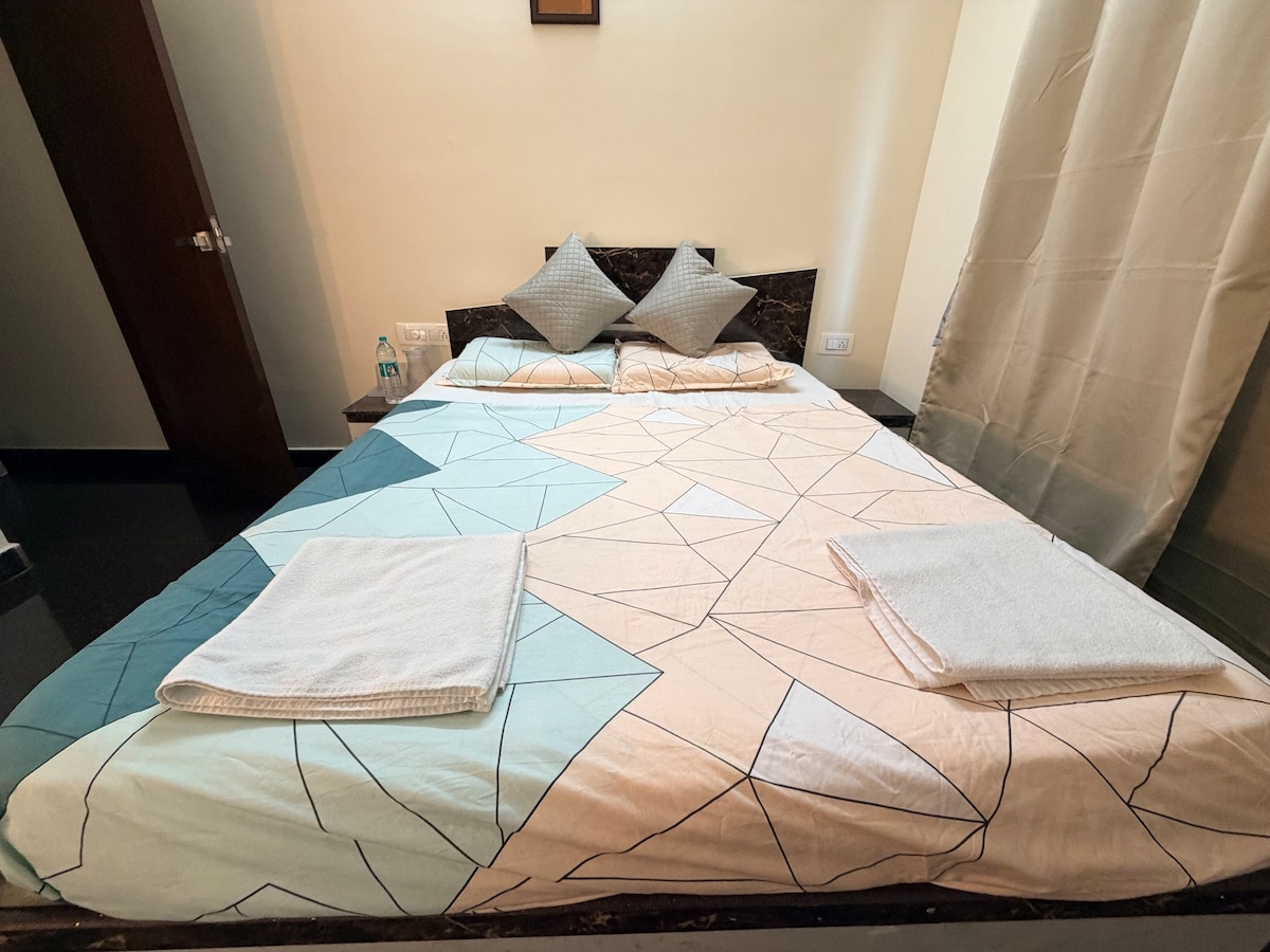 Mayan s WorkNest HSR | AC | High Speed Wi Fi - Tap to explore photos