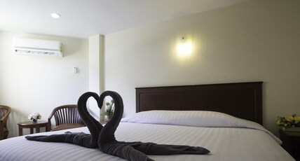 Twin Palms Beachfront Resort Pattaya Room Type - Superior Double Bed Room Twin Palms Beachfront Resort Pattaya Room Type - Superior Double Bed Room